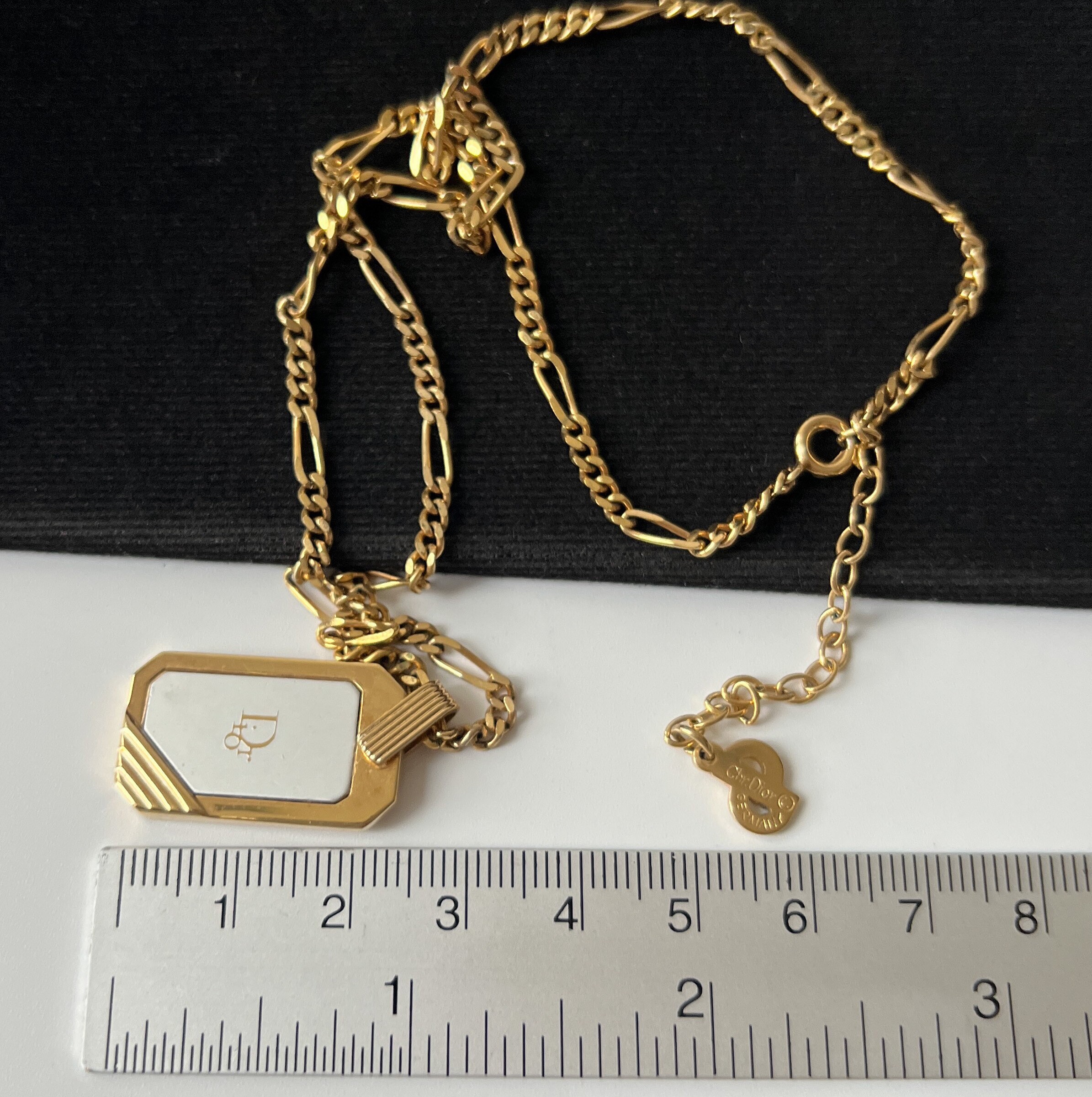 Dior outlet necklace locket