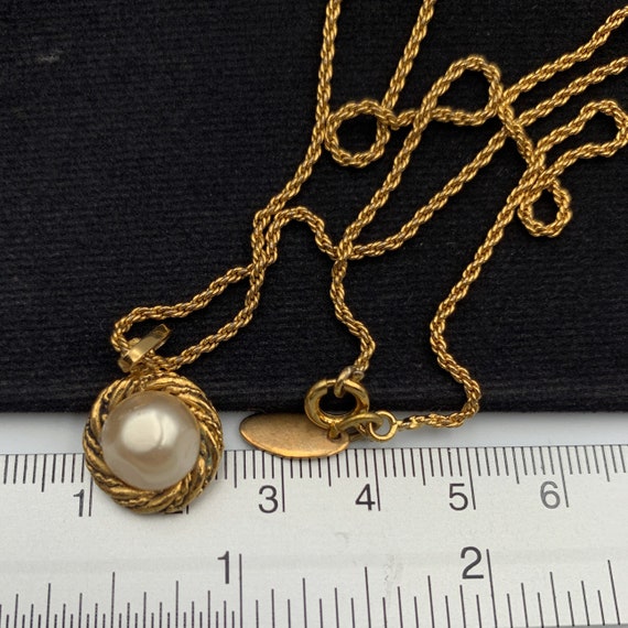 Vintage 80s CHANEL Faux Pearl Pendant Necklace 