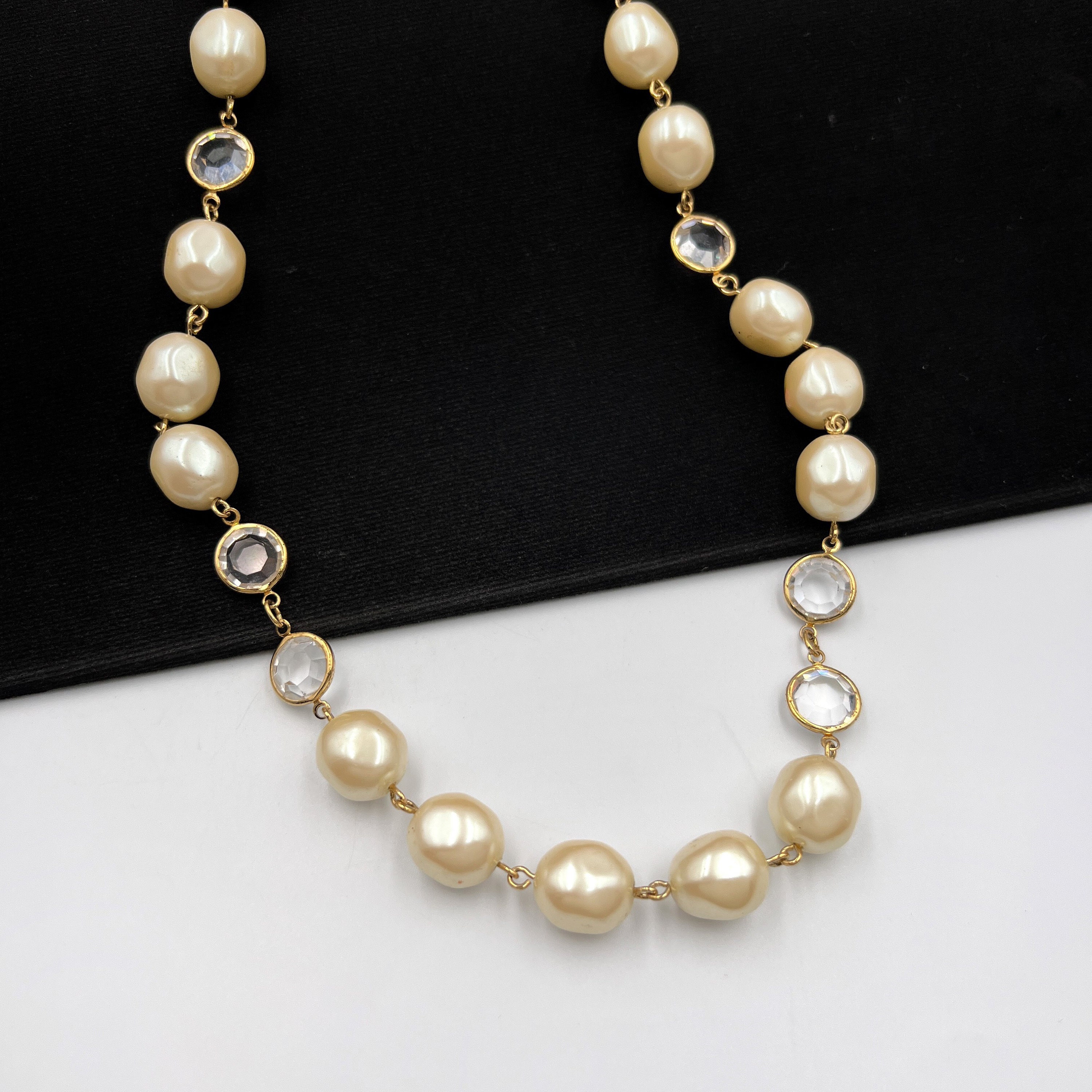 GIVENCHY Vintage Faux Pearl Pendant Necklace 