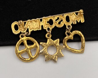 MOSCHINO ヴィンテージ ロゴ ブローチ - Etsy 日本