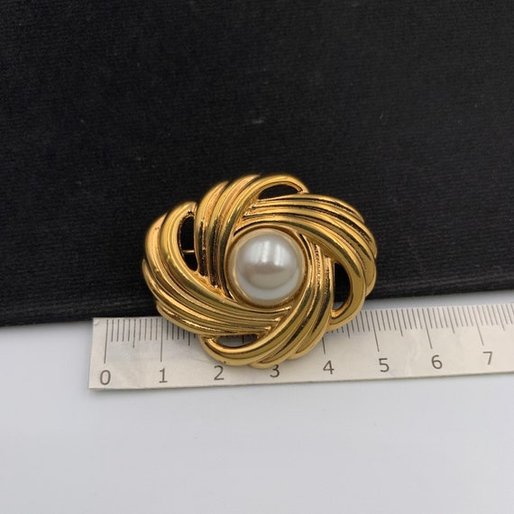 LANVIN Vintage Faux Pearl Gold Plated Brooch - image 6