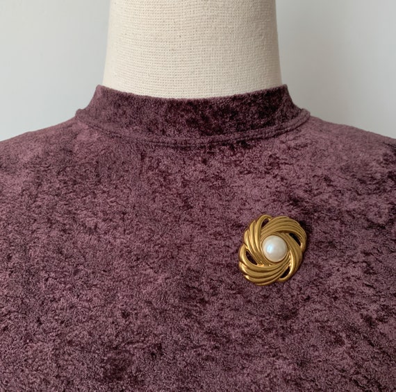 LANVIN Vintage Faux Pearl Gold Plated Brooch - image 7