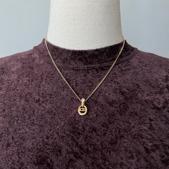 DIOR CD GOLD VINTAGE CIRCLE NECKLACE – Victoria Luxe Reworked