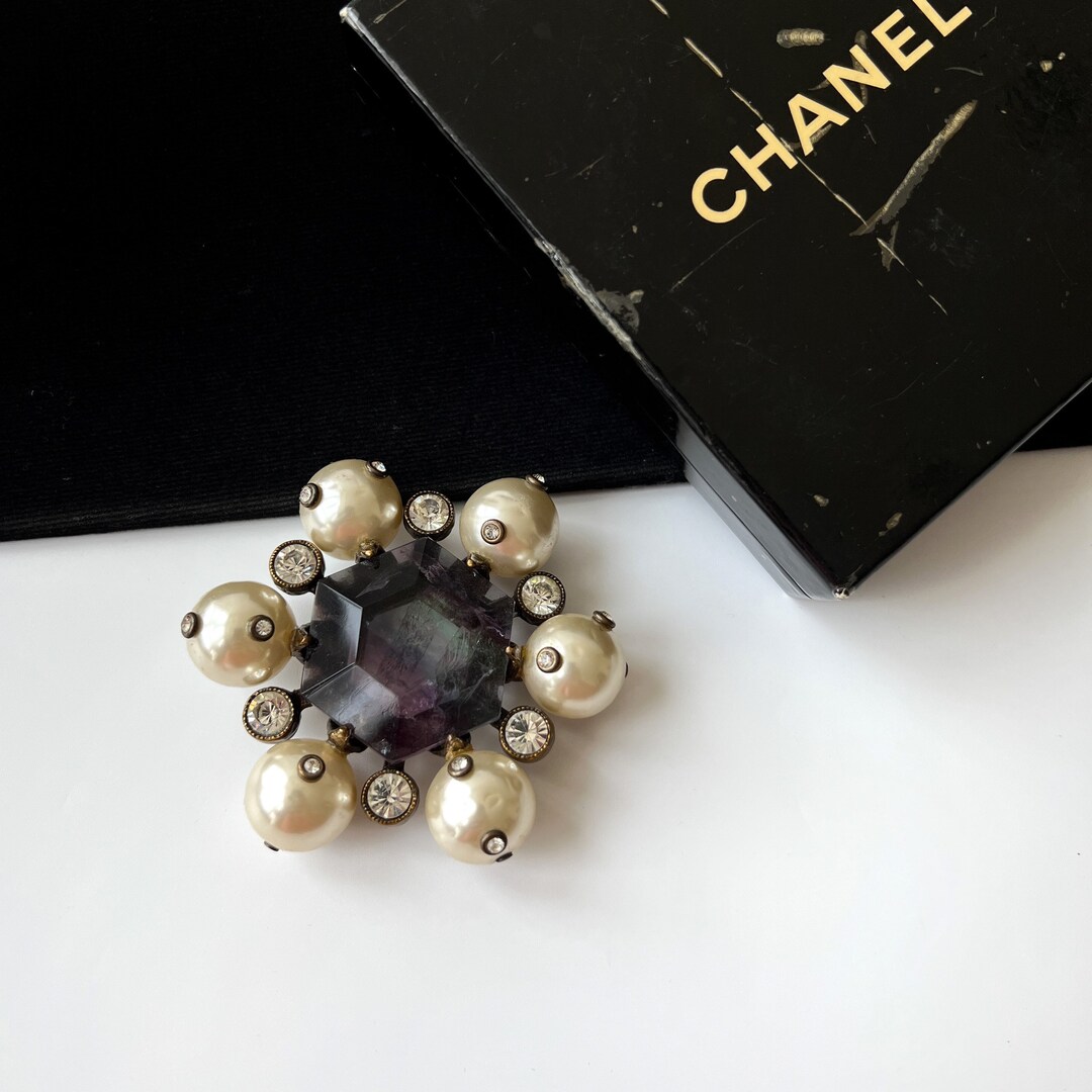 CHANEL Vintage 1997 Gem Stone With Faux Pearl Brooch 