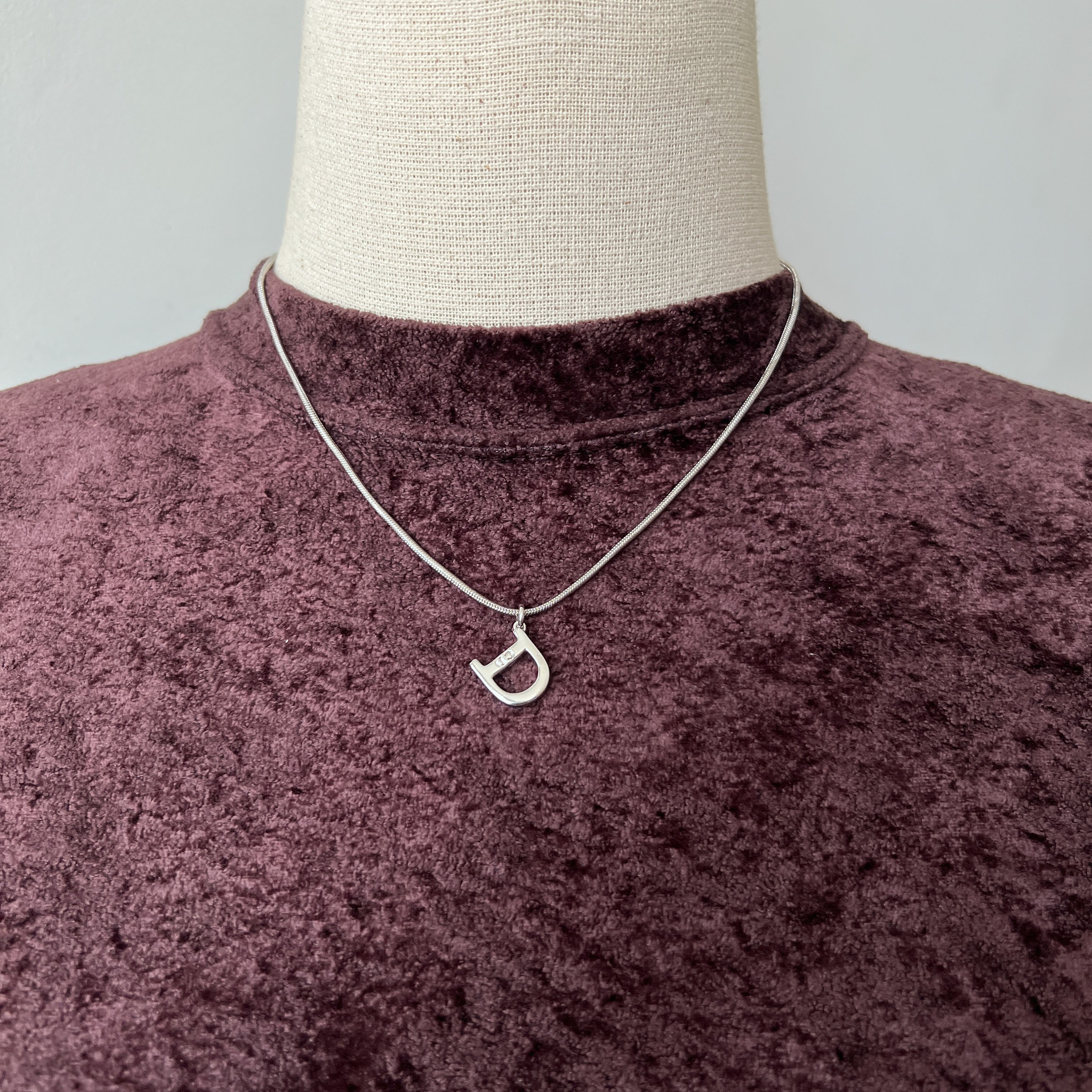 アクセサリー Vintage Christian Dior Silver Necklace Christian Dior Vintage Dior Silver Plated Red Enamel Logo