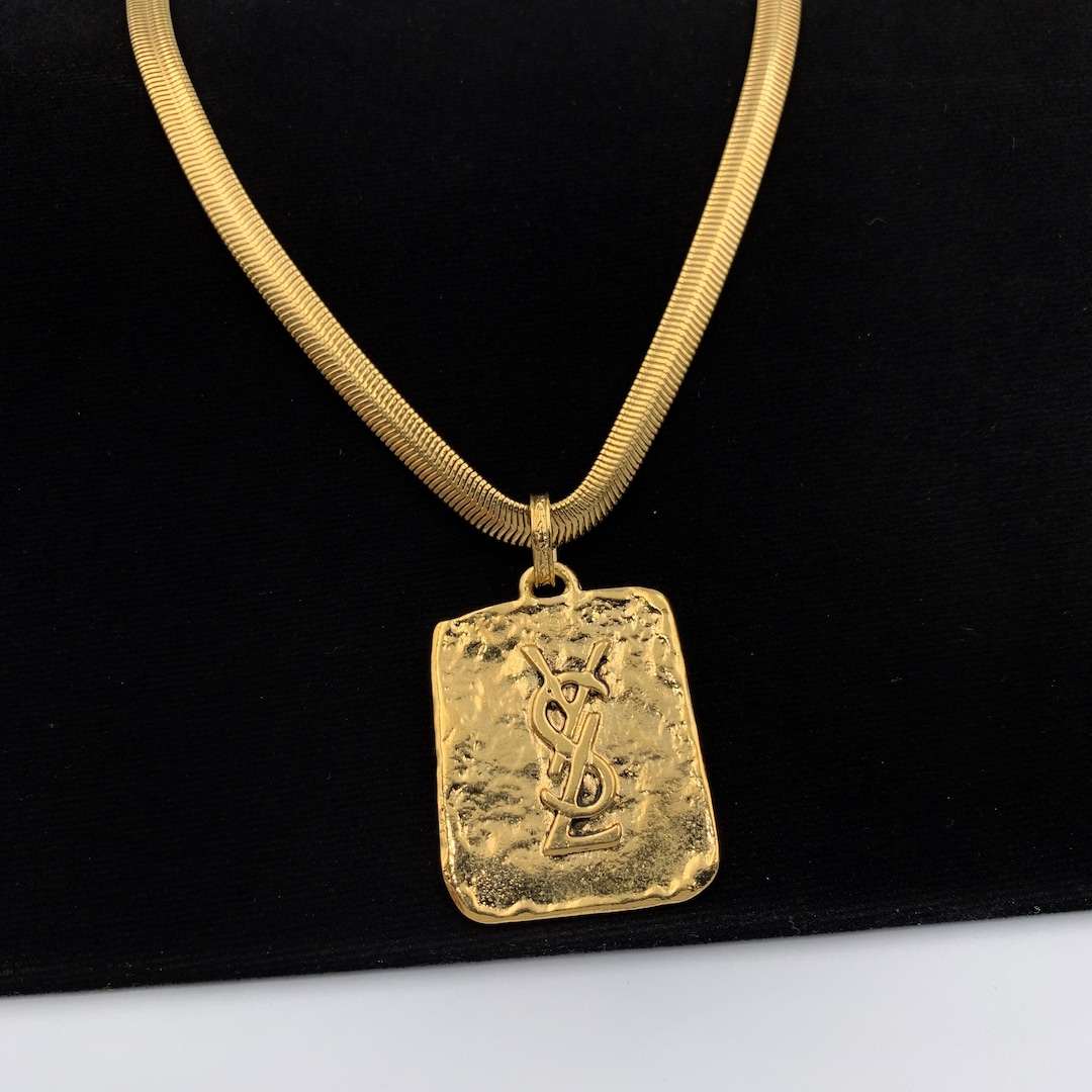 【送料&関税込】Saint Laurent Logo Detailed Chainlink Neckla Saint Laurent Logo Detailed Chainlink Necklace | italist