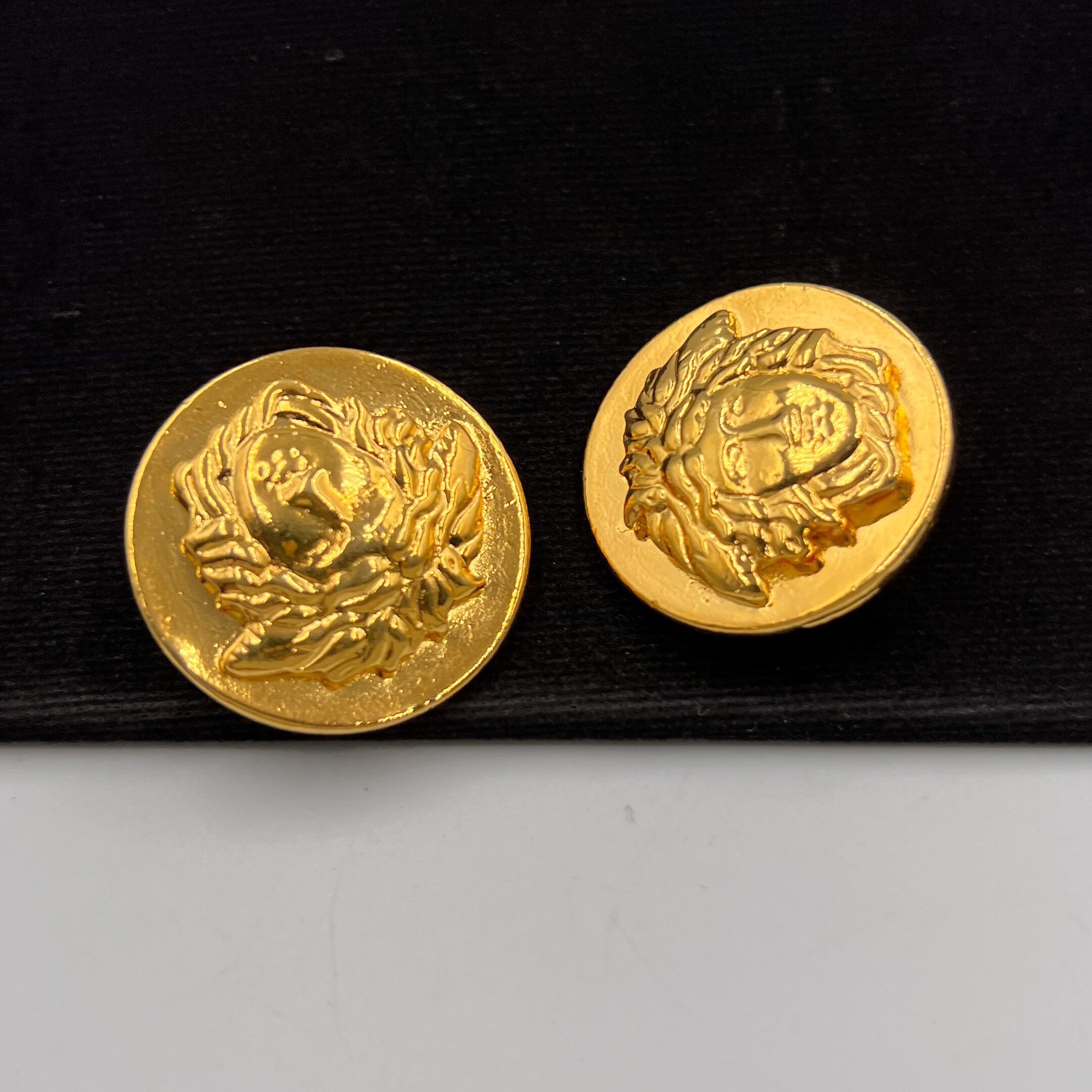 VERSACE★素敵！Gold Tone MEDUSA COIN HAIRPIN VERSACE - Medusa Coin Right Side Hair Clip Versace