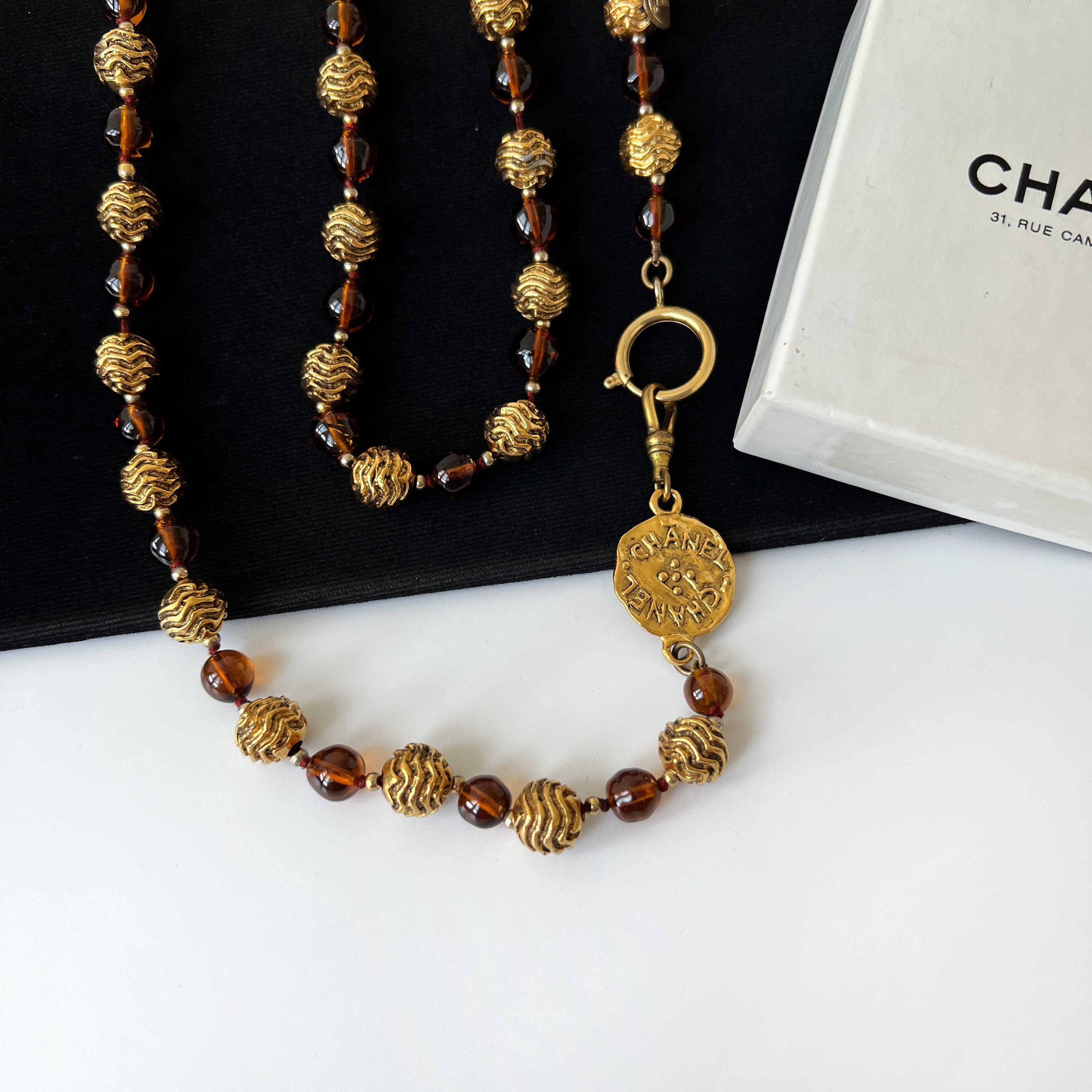 80s Chanel Vintage Medallion Necklace 17 Choker Yellow Gold Tone Graduated