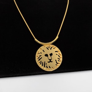 ANNE KLEIN Collar chapado en oro con colgante de león vintage