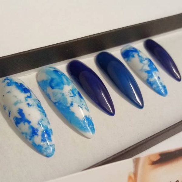 ongles marbré, bleu canard, et bleu nuit, ongles réutilisables bleu