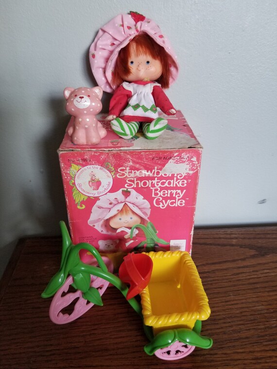 strawberry shortcake figurines vintage