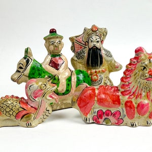 Set di quattro figurine vintage in cartapesta + gesso, vecchi giocattoli cinesi o souvenir? Colori vivaci, drago, cavallo, leone