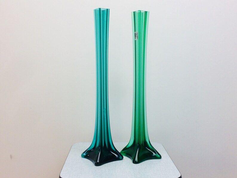 Set Von 2 Vintage Hohen Schmalen Vasen In Grunem Und Etsy