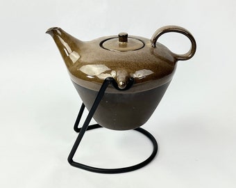 Viggo Kyhn, mid century Danish design hand made stoneware tumbler 2 liter tea pot, matte and shiny glaze, metal stand, in perfect condition