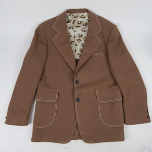 Vintage Size 42 Double Knit Polyester Men&#39;s 1970s Sports Coat Brown with Contrasting White Thread Piping