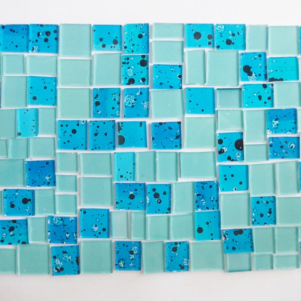 Plus de 120 pièces de mosaïque en verre taillé, peintes à la main, verre recyclé, art de la mosaïque unique, combinaison de couleurs bleu rétro, verre ornemental