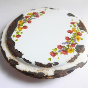 Salvaged Metal Enamel Plate Painted Rusted Flat Round Metal Find 6&quot; Dia. Unique Shabby Metal Art Supply Trash2Treasure Up-Cycling Metal Art