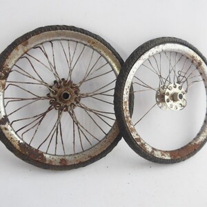 Underwater Rusted Bicycle Rims Old Wheels Bicycle Parts Shabby Model Metal Parts Reclaimed Up-cycling ...