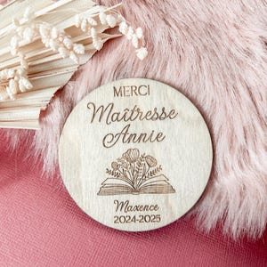 Personalized wooden magnet for teacher - End of school year gift for nanny or ATSEM - Engraved wooden magnet to personalize