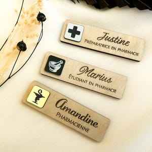 Personalized pharmacist or pharmacy assistant / student badge - Magnetic wooden name plate - Pharmacy name badge