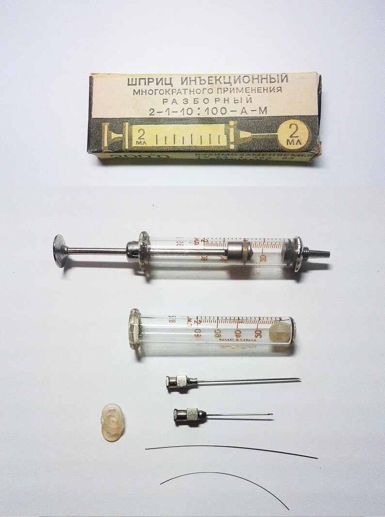 Vintage Reusable medical glass syringe 2 ml+1 extra tube+Needles Russian USSR