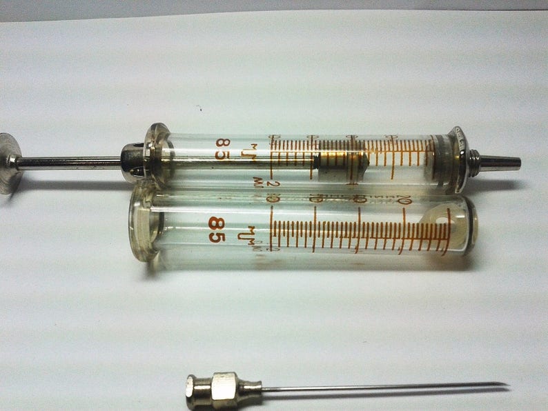 Vintage Reusable medical glass syringe 2 ml+1 extra tube+Needles Russian USSR