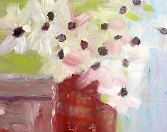 Pintura al óleo original enmarcada de alegres margaritas blancas en una jarra roja frente a una ventana.