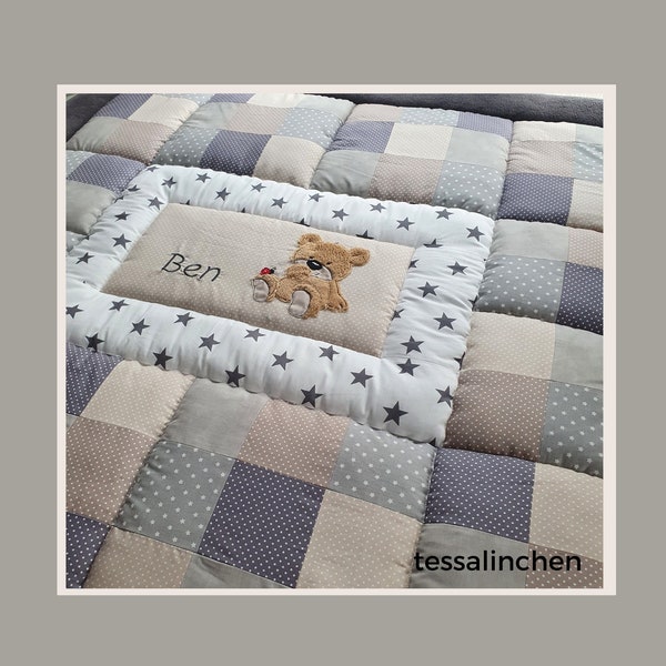 Krabbeldecke mit Namen * Teddy mit Käfer * Patchworkdecke personalisierbar *  beige/grau *  Tessalinchen