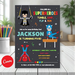 Puede incluir: Invitaci&oacute;n de fiesta de cumplea&ntilde;os con tem&aacute;tica de superh&eacute;roes con ilustraciones de Batman, Capit&aacute;n Am&eacute;rica y Spider-Man. La invitaci&oacute;n incluye el texto "Calling All Superheroes" y detalles de la fiesta, incluido el nombre "Jackson" y la informaci&oacute;n de RSVP.