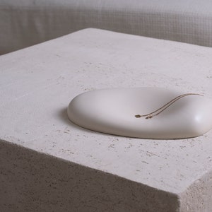 ORGANIC tray cream | catchall tray | desk organizer | modern decor | keys tray | jewelry display | concrete tray | organic shape tray