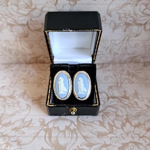 Vintage Wedgwood Screw On Cameo Earrings For Unpierced Ears, Fully HM 1961 Sterling Silver Blue Jasperware Andromache Greek Myth Gift Boxed