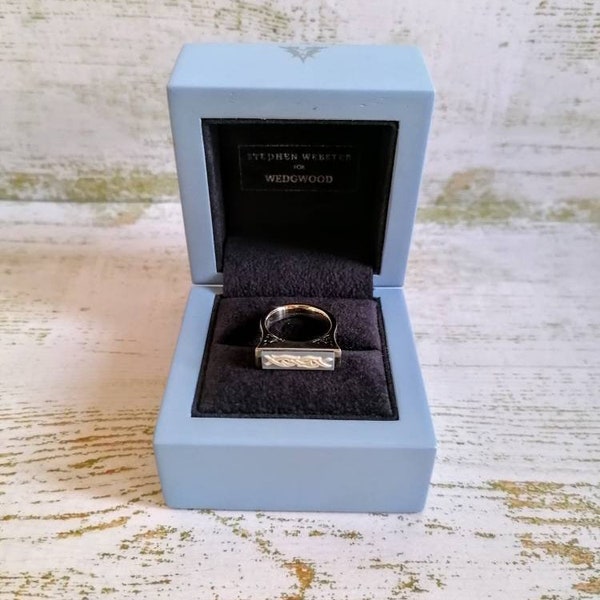 Stephen Webster Thorn for Wedgwood Light Blue Ring Jasperware Cameo Sterling Silver HM 2004, Optional Original Gift Box Small Fit Modernist