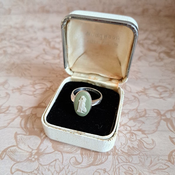 Vintage Wedgwood Cameo Ring Sage Green Jasperware Sterling Silver Fully Hallmarked c1970s, Andromache Greek Mythology Optional Vintage Box