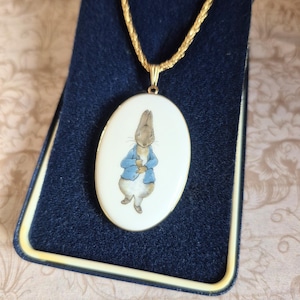 Vintage Wedgwood Peter Rabbit Large Pendant Necklace, Beatrix Potter, 18 Carat Gold Plated Box, Frederick Warne 1983 Bone China, Box Option