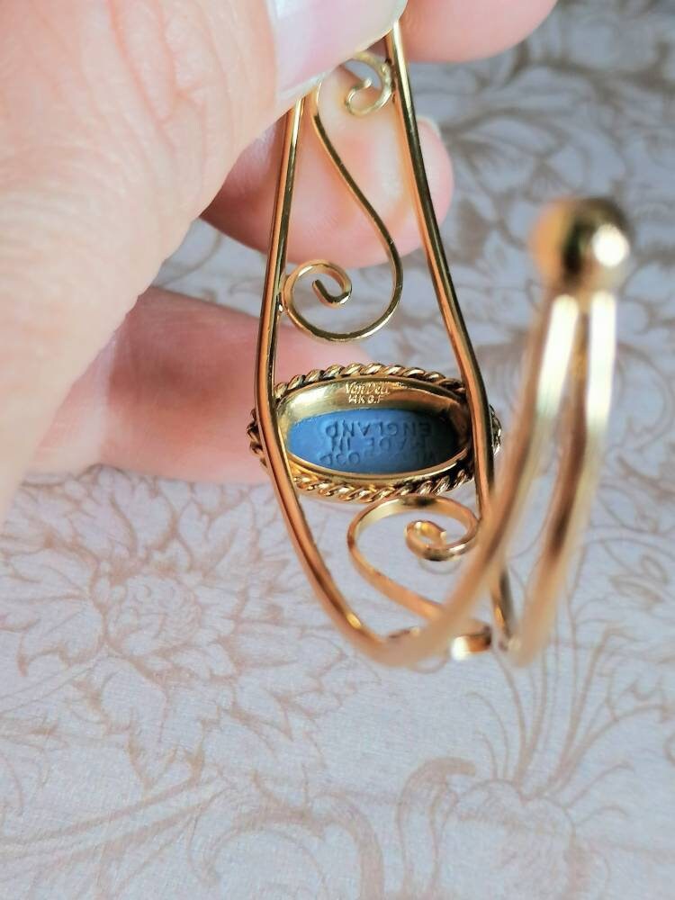 ウェッジウッド シルバー 花モチーフ バングル Wedgewood Daisy