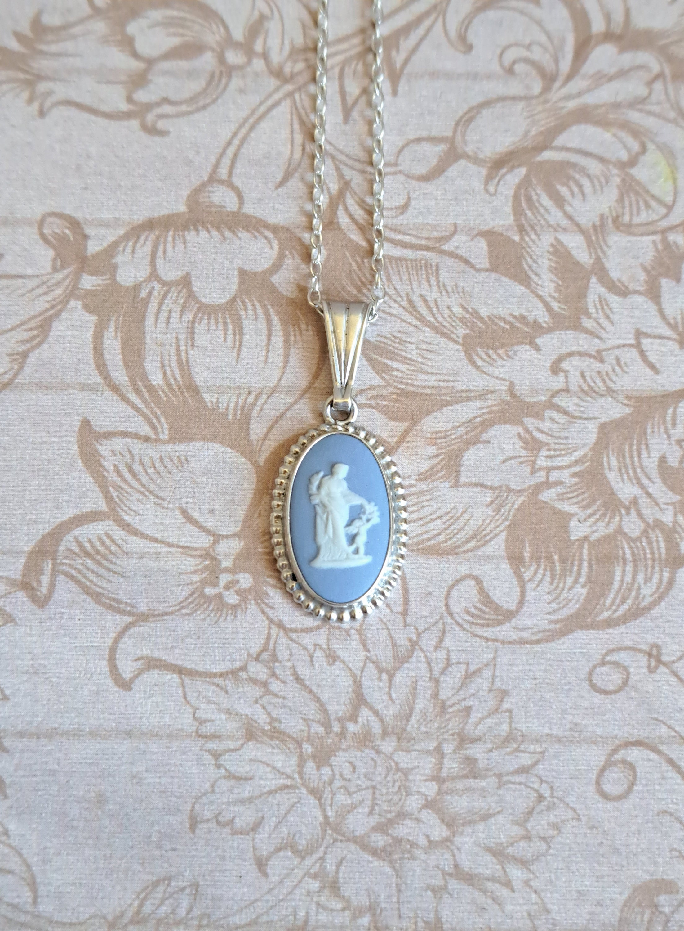 Collier en dentelle steampunk avec pendentif camée - Achat / Vente