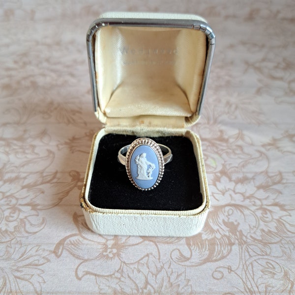 Vintage Wedgwood Ring Blue Jasperware Cameo of Venus & Cupid, Oval Beaded Bezel Sterling Silver c1970s, Classical Love, Vintage Box Optional