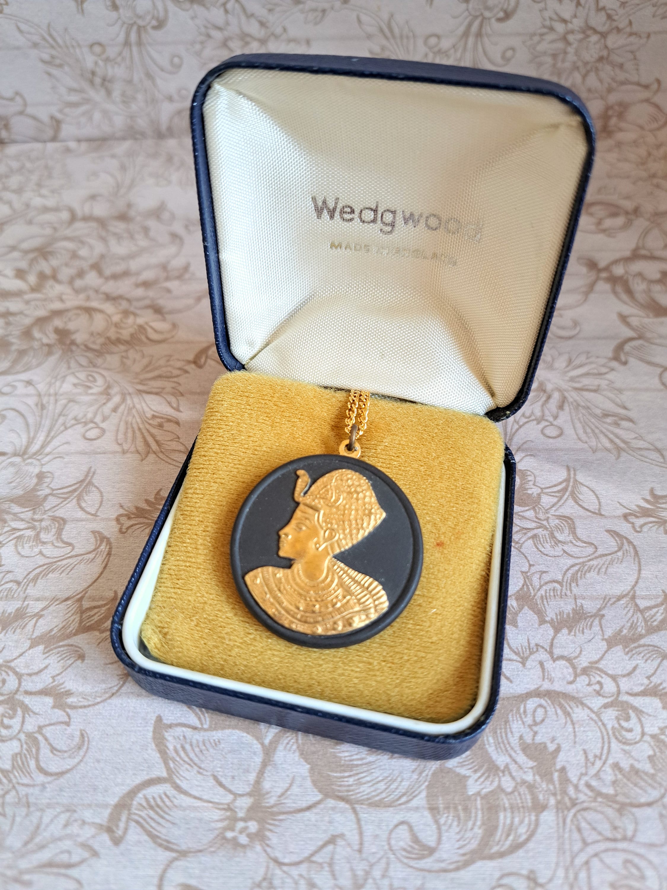 Wedgwood egyptian pendant - Etsy 日本