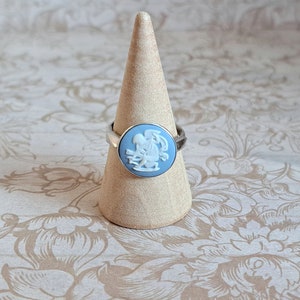 Vintage Wedgwood Blue Ring Jasperware Small Circular Cameo of Cupid Stringing His Bow, Sterling Silver c1970s Valentine&#39;s Day Gift, Pink Box