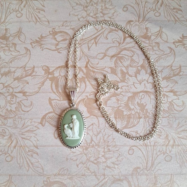 Vintage Wedgwood Sage Green Hebe & Der Adler Mythos Jasperware Oval Cameo Anhänger Sterling Silber, Silber 925 Kette, 60er-70er Jahre, Geschenkbox