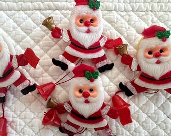 Vintage kerstmanbroche met trekkoord/Vintage kerstmanspeld/Vintage kerstspeld/Vintage kerstspelden/kerstman met trekkoord