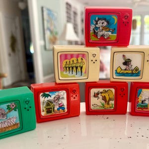 Vintage wiggle TV lenticular flicker TV/Wiggle TV Kohner style pencil sharpener/vintage flicker sharpener/vintage lenitcular toy/flicker toy