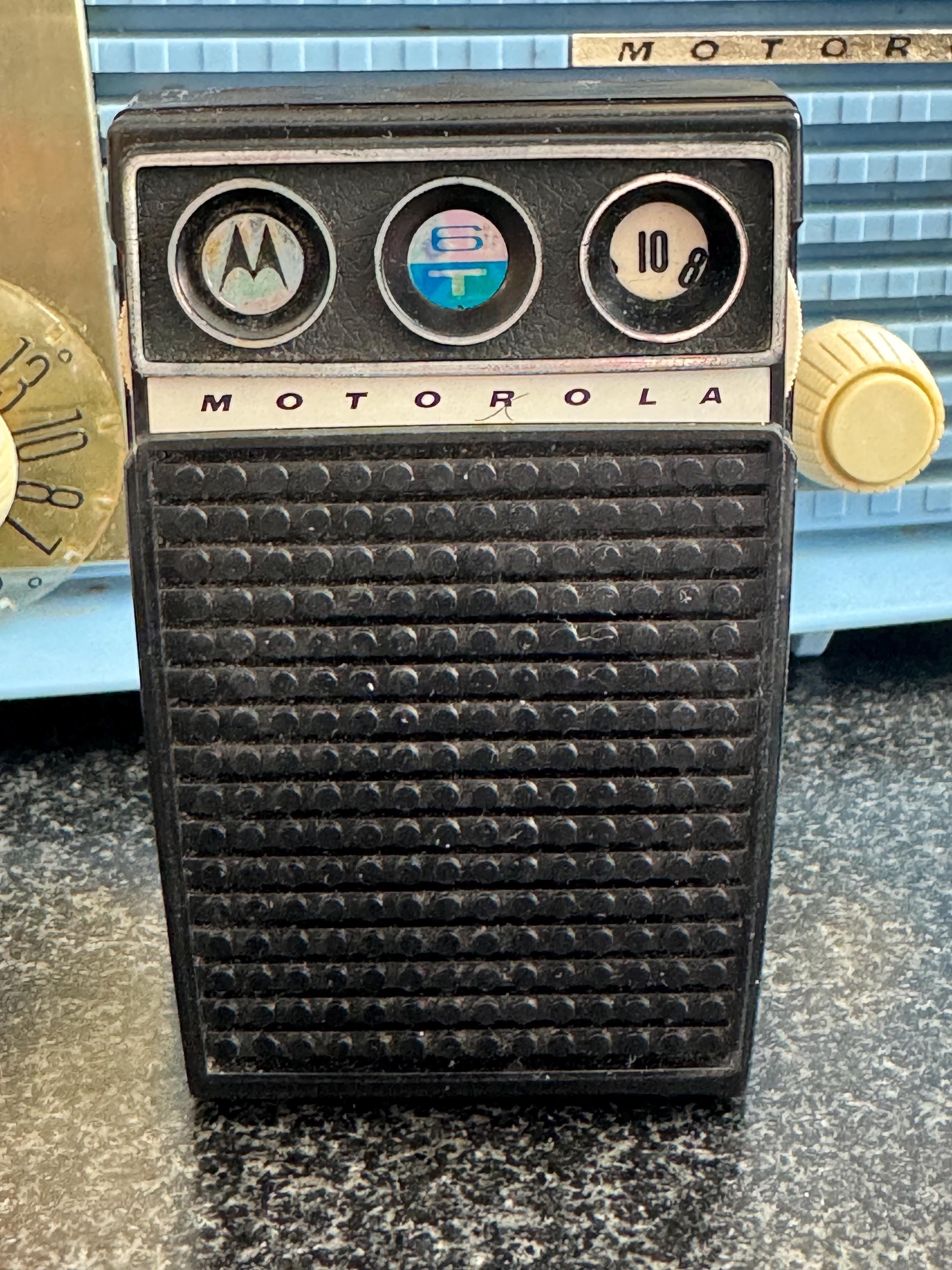 Vintage Black 6T Motorola Transistor Radio/motorola 6