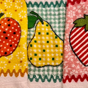 Mid century fruit dish towel/Terry cloth towel/ kitchen fruit salad terry towel/vintage terry cloth towel/Fruit salad kitchen terry