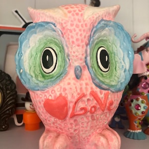 Vintage chalk ware groovy owl love bank/Vintage Flower power bank/hippy owl bank/pink chalk ware pink owl bank/1970s groovy bank