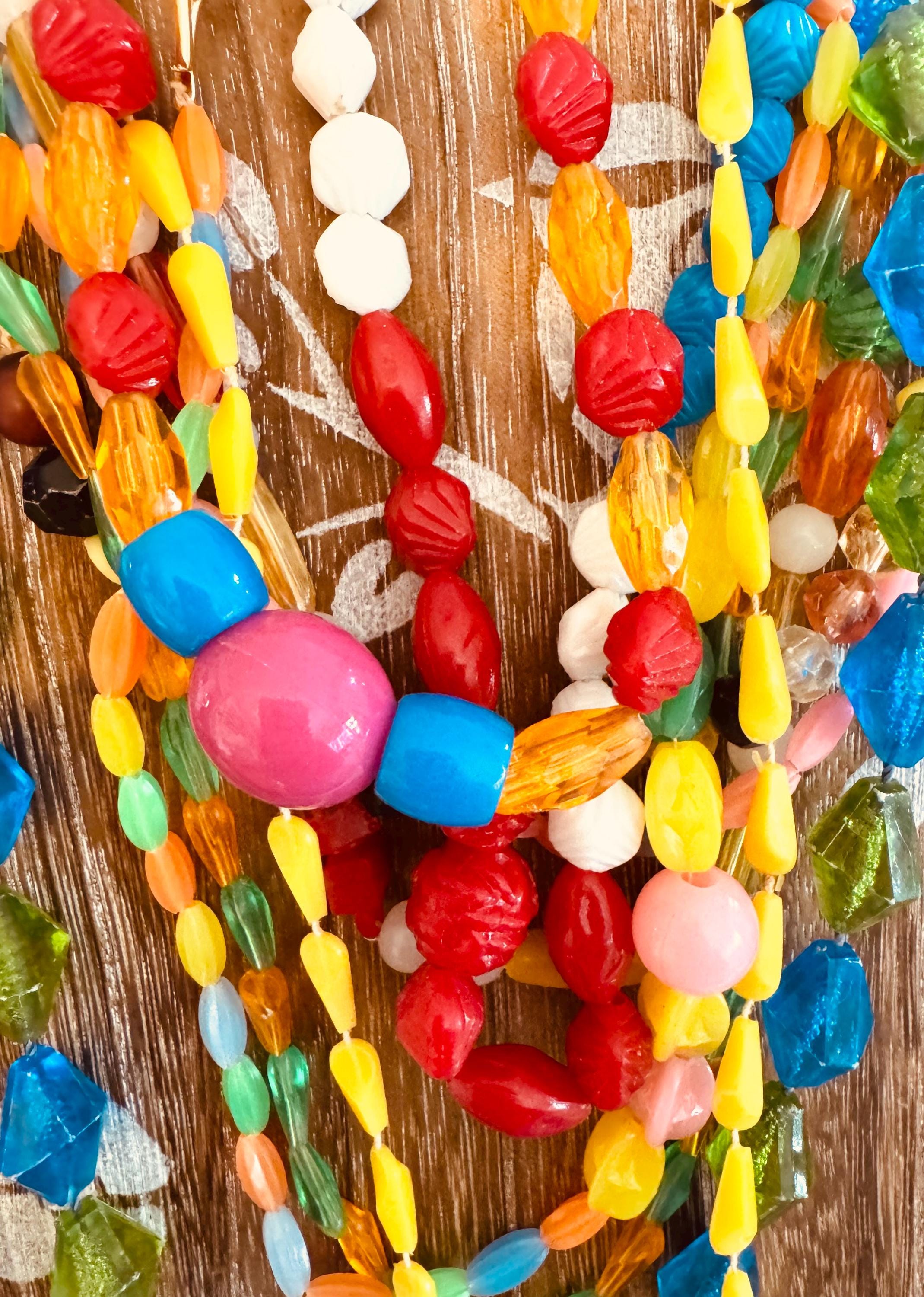 ＊Myanmar・vintage grassbeads Vintage Mid Century Mardi Gras Beads/hong Kong Plastic Mardi Gras