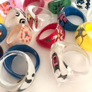 Vintage Lucite ring/vintage lucite ring/1980s lucite statement ring/mod groovy lucite ring/mod cocktail ring/chucky lucite ring