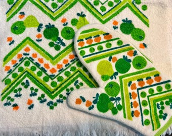 Vintage Flower power dish towel/vintage 1970s brady bunch kitchen/mid century groovy terry green fruit hand towel/vintage dish towel