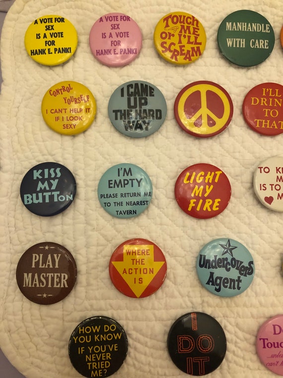 Vintage 1970s Hippy Buttons Pins/vintage Vagabond Counter