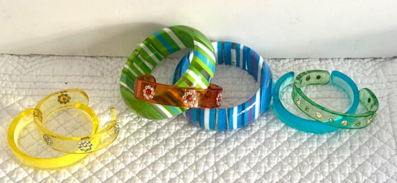 Vintage lucite bangle/polka dot chunky mod lucite… - image 10